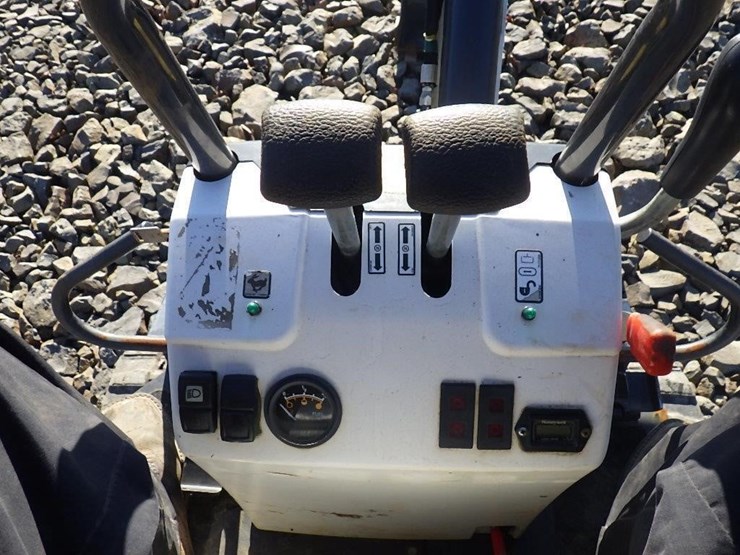 2021-bobcat-e10-image-35