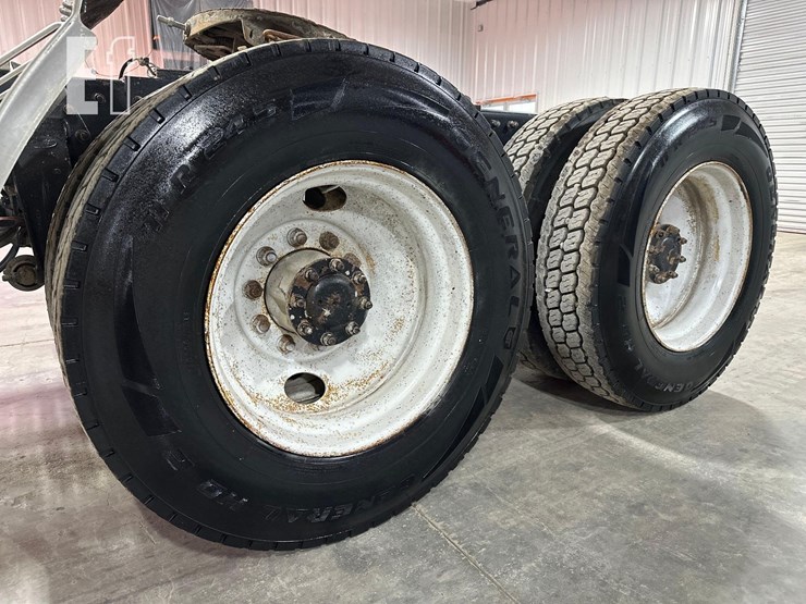 2005-peterbilt-385-image-20