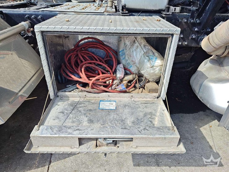 2022-mack-pinnacle-t/a-wet-kit-day-cab-truck-tractor-image-29