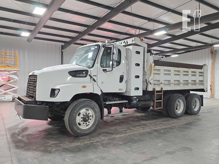 2016-freightliner-114sd-image-1