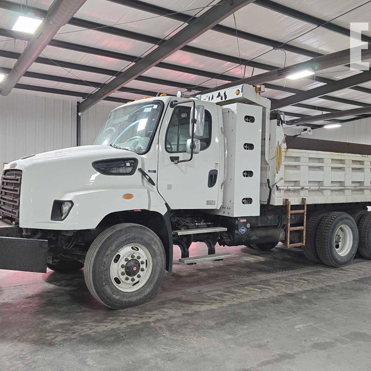 2016 FREIGHTLINER 114SD