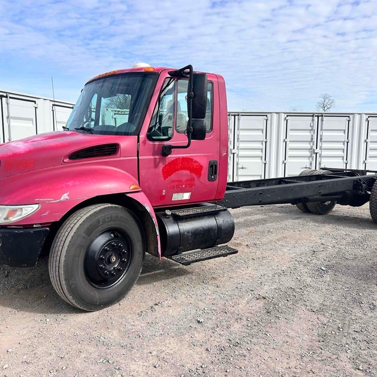 2002 INTERNATIONAL DT466