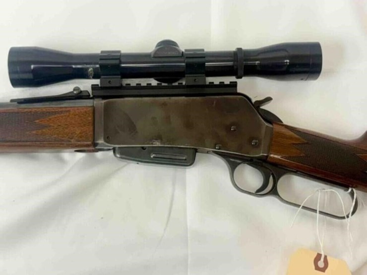 browning---lever-action-rifle-image-3