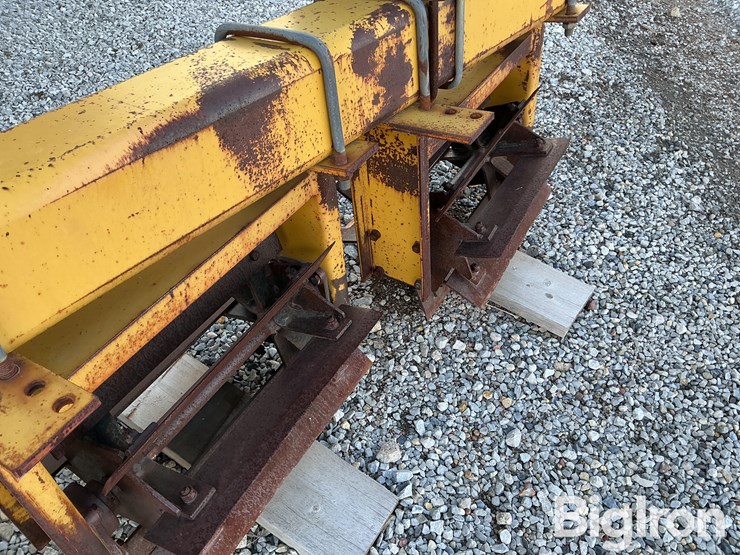 buffalo-51011630-mounted-16-row-stalk-chopper-image-15