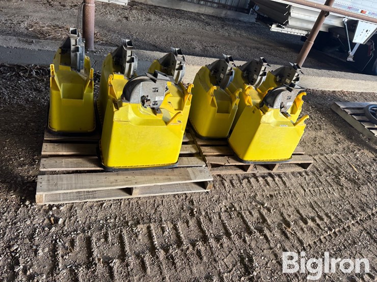 john-deere-max-emerge-planter-boxes-w/precision-planting-seed-units-image-6