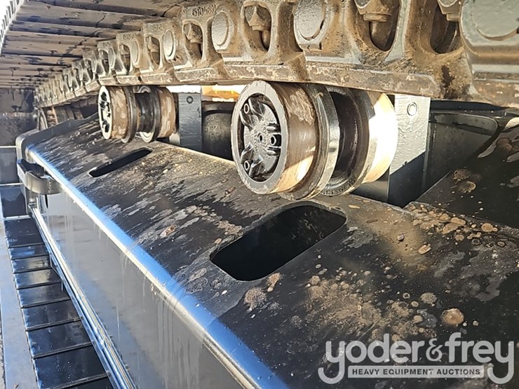 2023-caterpillar-340-image-10