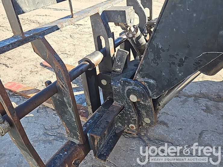 2016-sky-trak-8042-image-14