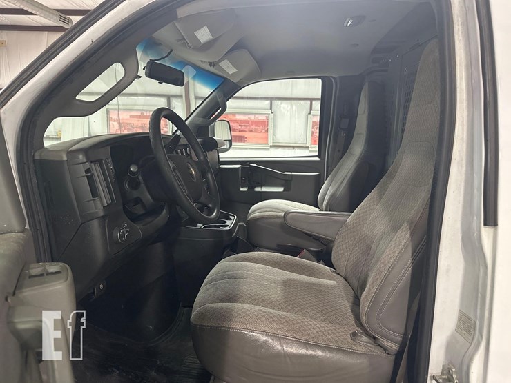 2017-chevrolet-express-2500-image-9