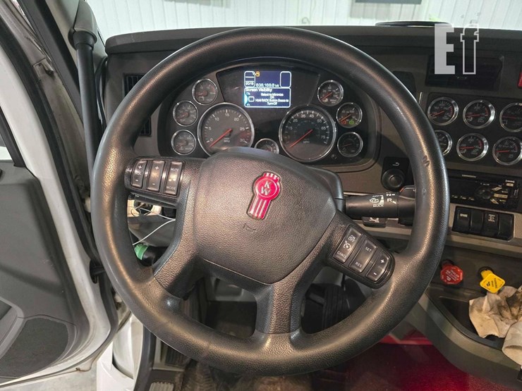 2019-kenworth-t680-image-10