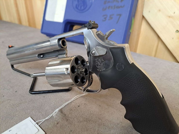 smith-&-wesson-model-686-.357-magnum-da-revolver-image-10