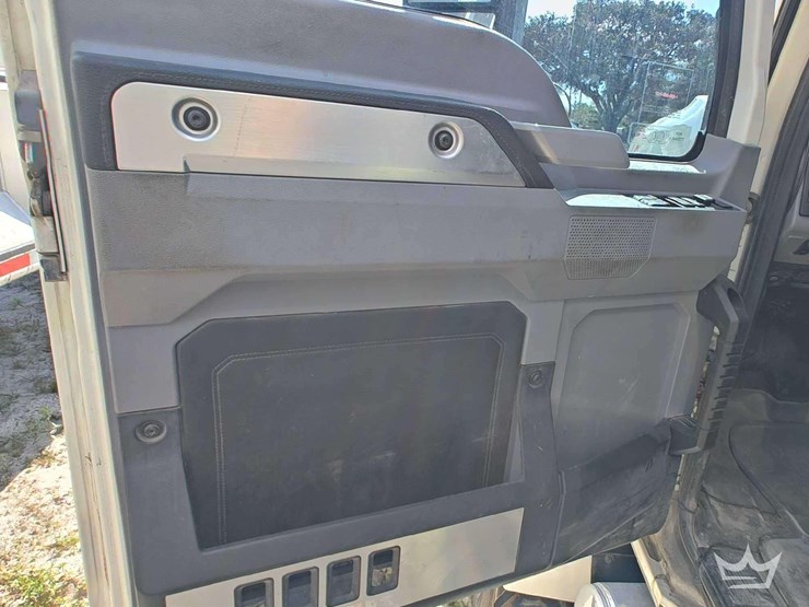 2022-mack-pinnacle-t/a-wet-kit-day-cab-truck-tractor-image-38