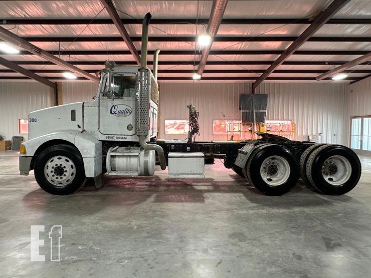 2005-peterbilt-385-image-5