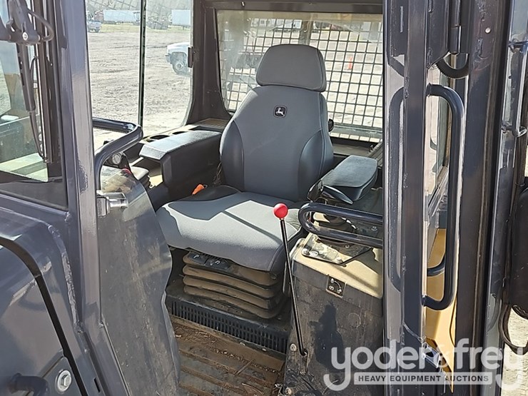 2022-deere-450k-image-27