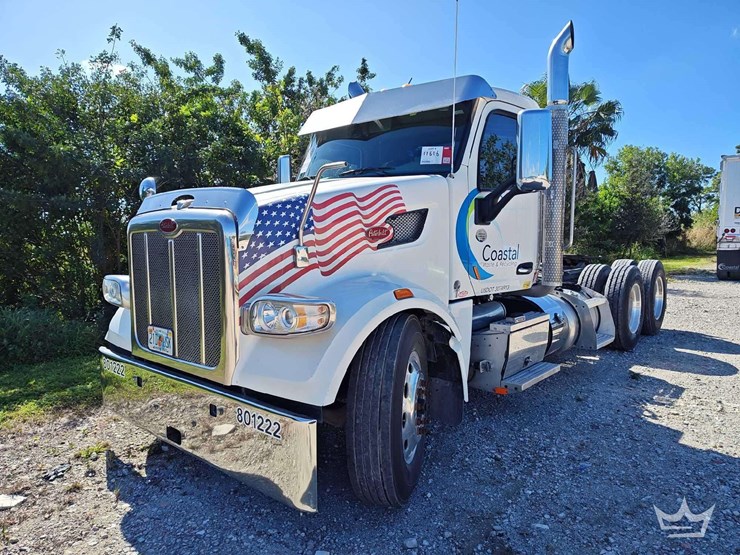 2022-peterbilt-567-image-1