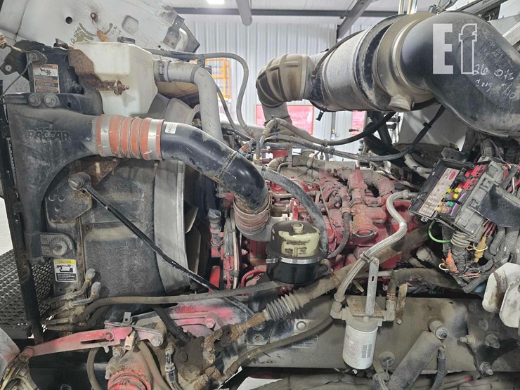 2013-peterbilt-365-image-24