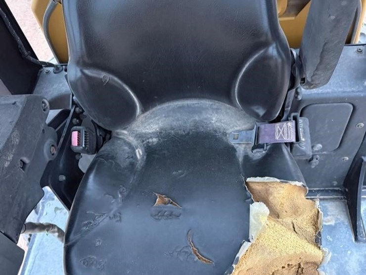 2013-caterpillar-cs56b-image-23