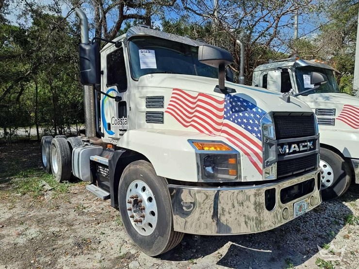 2022-mack-anthem-t/a-wet-kit-day-cab-truck-tractor-image-2