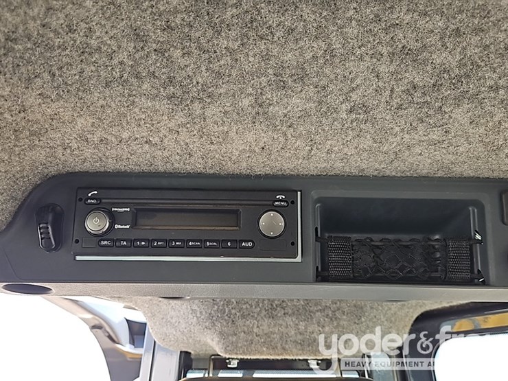 2022-deere-450k-image-32