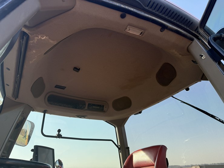 case-ih-315-magnum-image-17