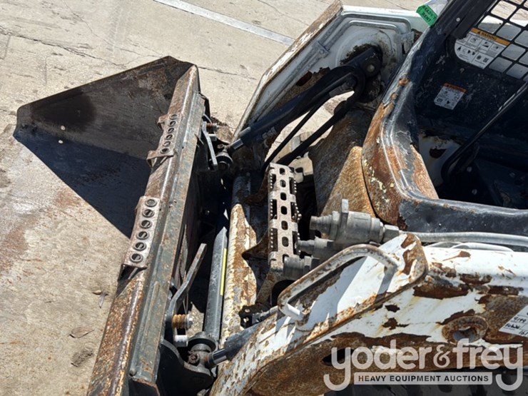 2019-bobcat-t450-image-16