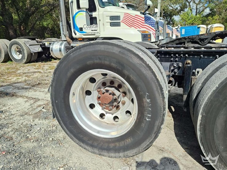 2022-mack-anthem-t/a-wet-kit-day-cab-truck-tractor-image-36