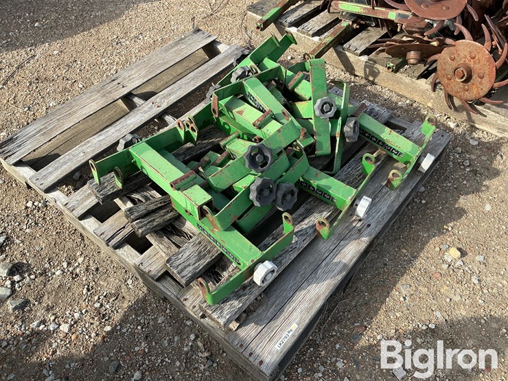 john-deere-max-emerge-planter-depth-adjust-brackets-image-7