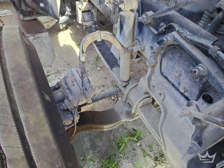 2022-peterbilt-567-t/a-wet-kit-day-cab-truck-tractor-image-35