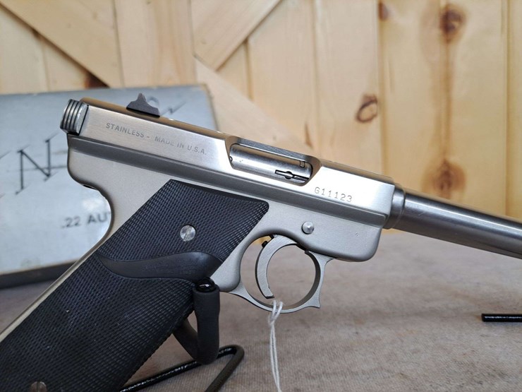 amt-.22-lr-semiauto-pistol-image-12