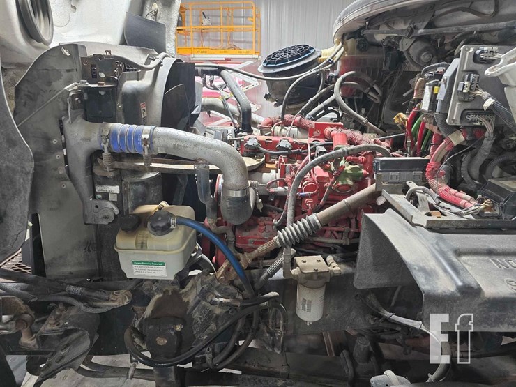 2016-freightliner-114sd-image-25