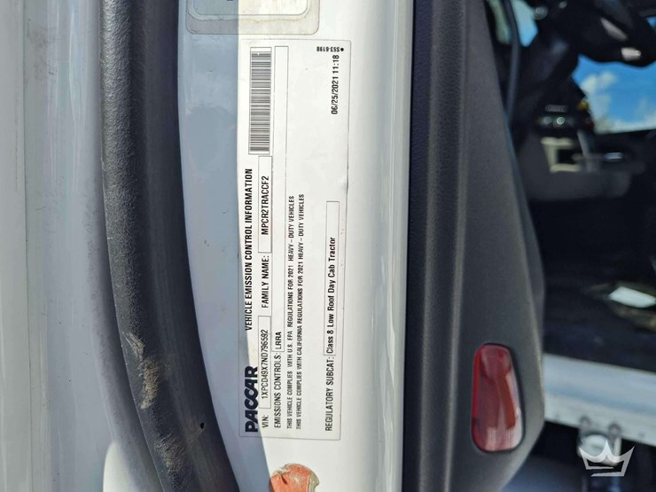 2022-peterbilt-567-t/a-wet-kit-day-cab-truck-tractor-image-9