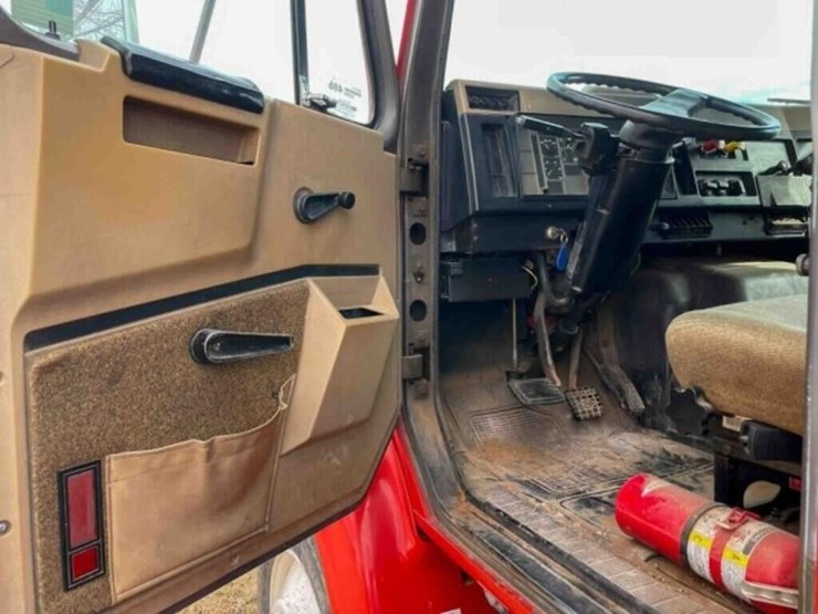 1994-international-dump-truck-image-15