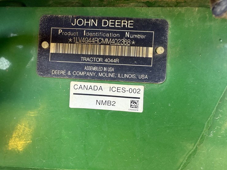 john-deere-4044r-image-3