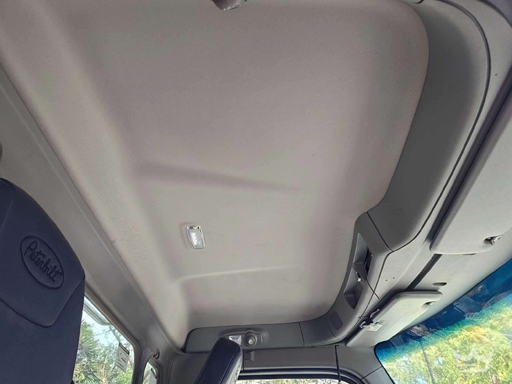 2022-peterbilt-567-t/a-wet-kit-day-cab-truck-tractor-image-37