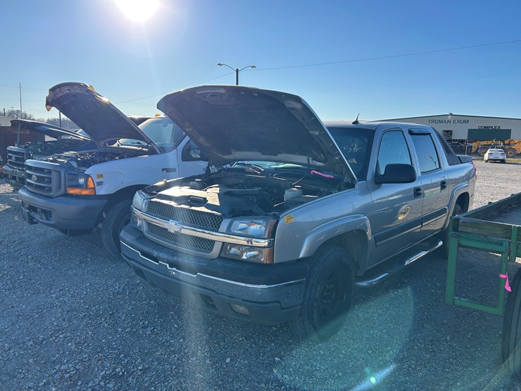 #37855-•-2005-chevrolet-avalanche-4x4-pickup-3gnec12z25g286152-image-2