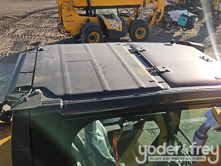 2023-caterpillar-340-image-33