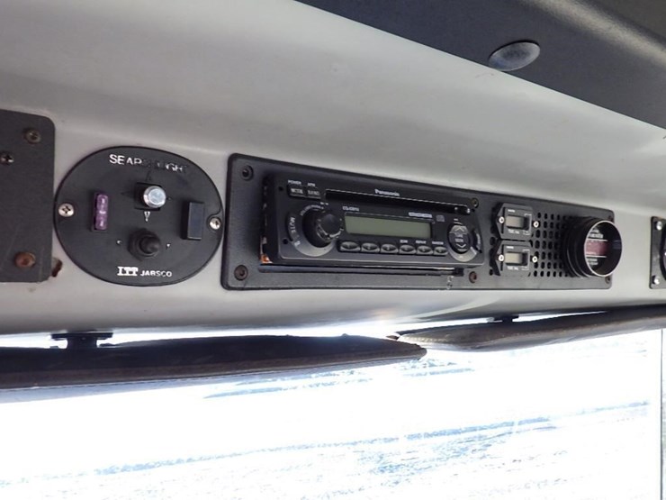 1997-freightliner-fl70-image-33