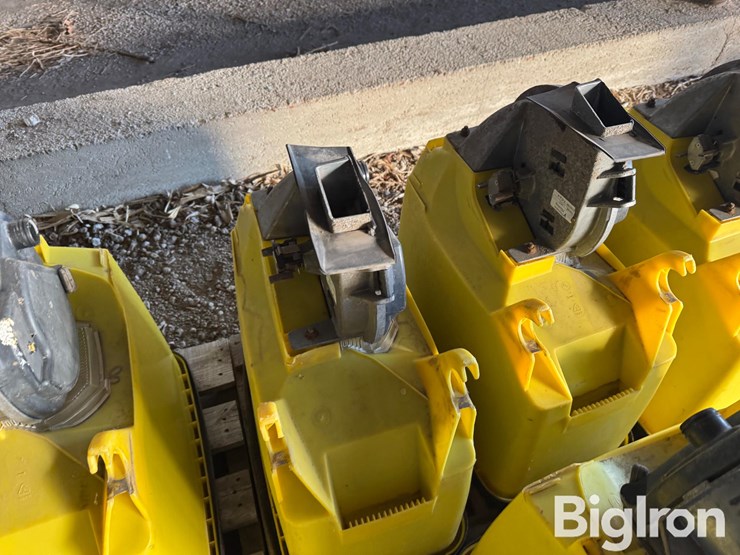 john-deere-max-emerge-planter-boxes-w/precision-planting-seed-units-image-9