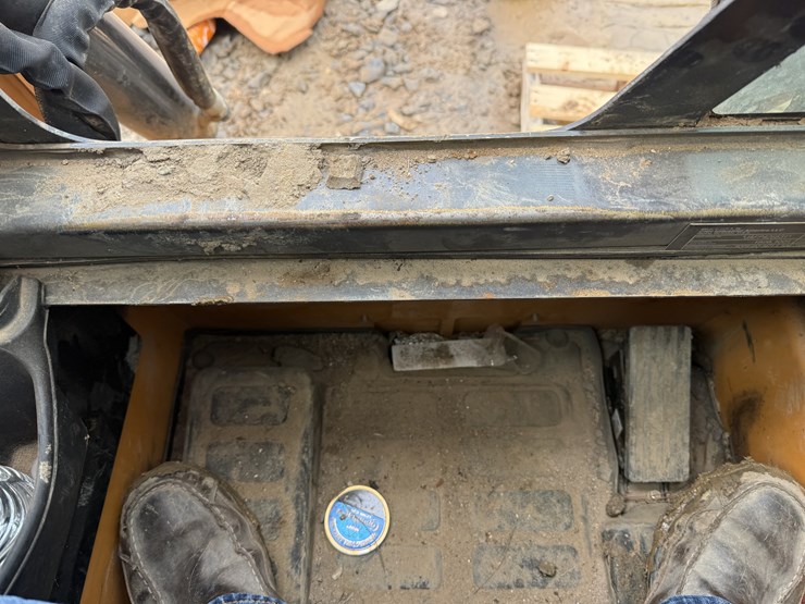 2023-case-tv450b-image-5