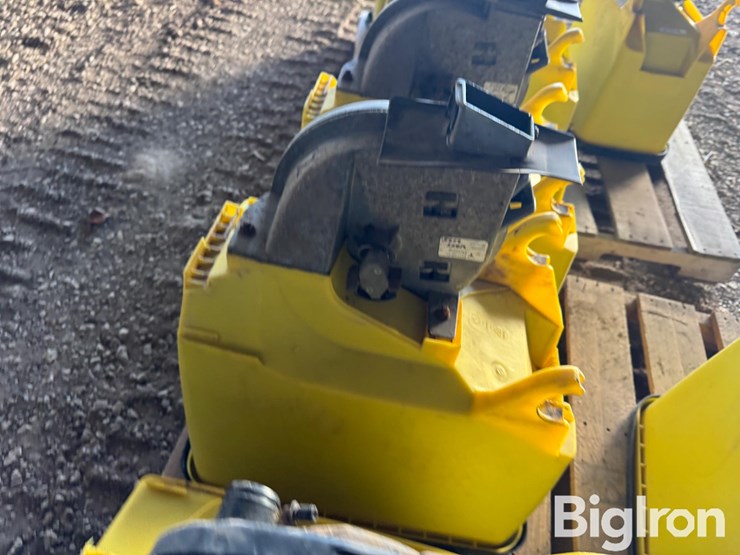 john-deere-max-emerge-planter-boxes-w/precision-planting-seed-units-image-12