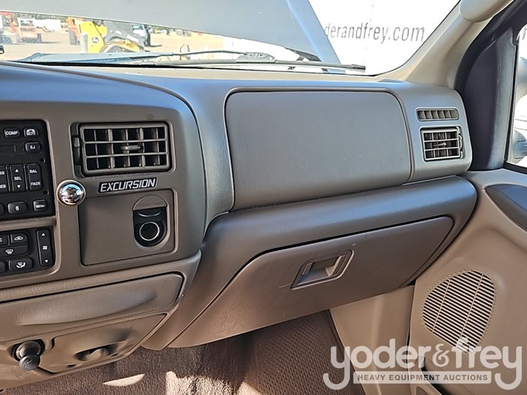 2004-ford-excursion-limited-image-24