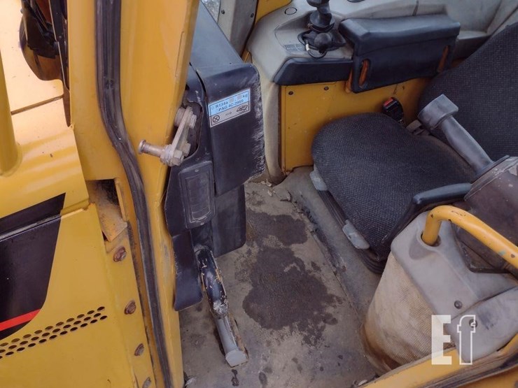 2006-caterpillar-d6n-xl-image-12