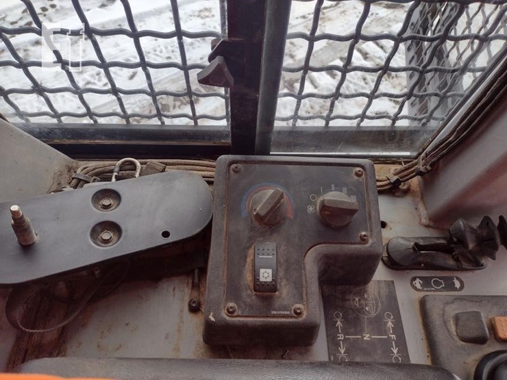 2005-caterpillar-d4g-xl-image-14