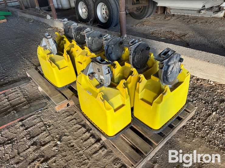 john-deere-max-emerge-planter-boxes-w/precision-planting-seed-units-image-1