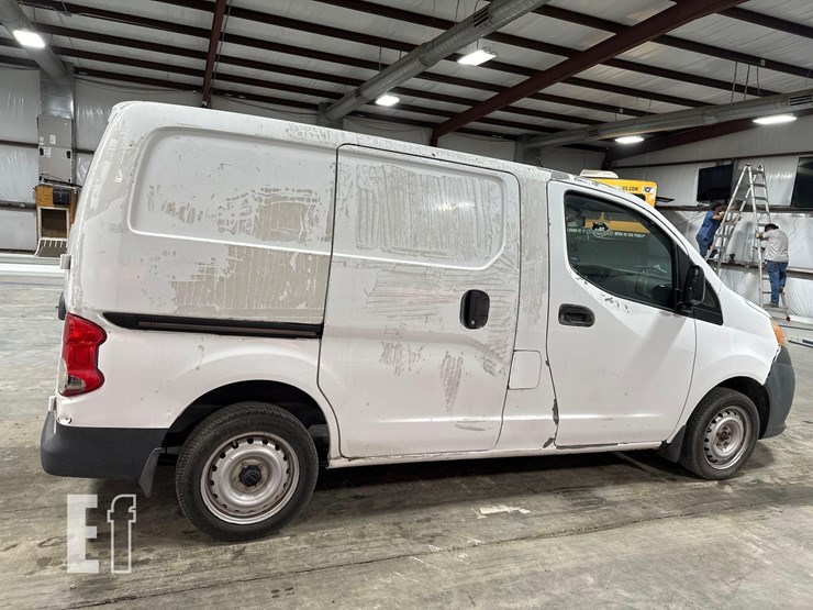 2016-nissan-nv200-image-4