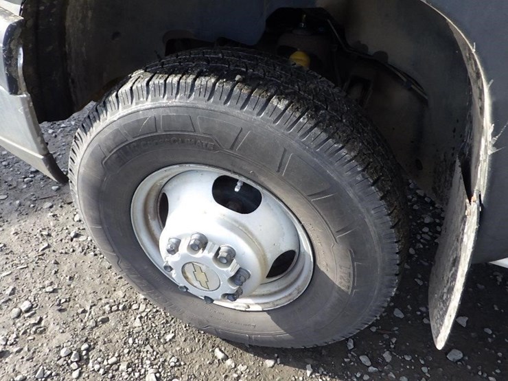 2005-chevrolet-3500-image-31