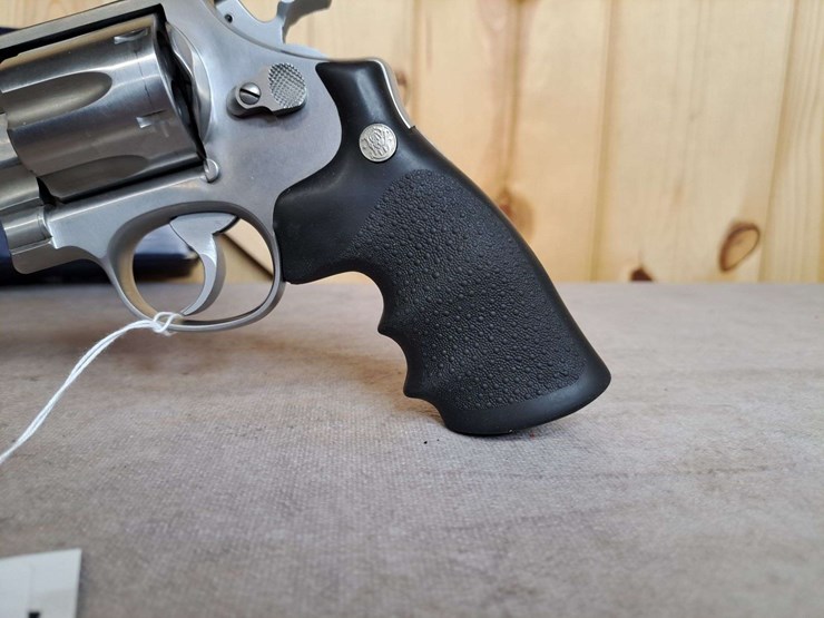 smith-&-wesson-model-629-classic-.44-magnum-da-revolver-image-3