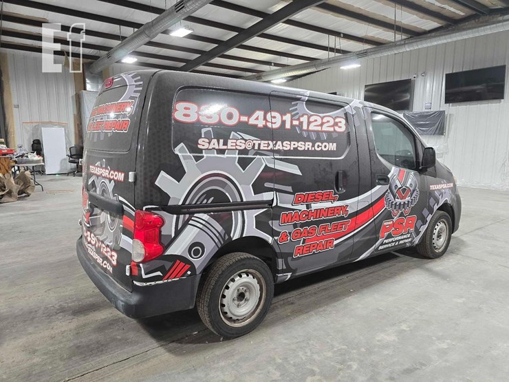 2014-nissan-nv200-image-3