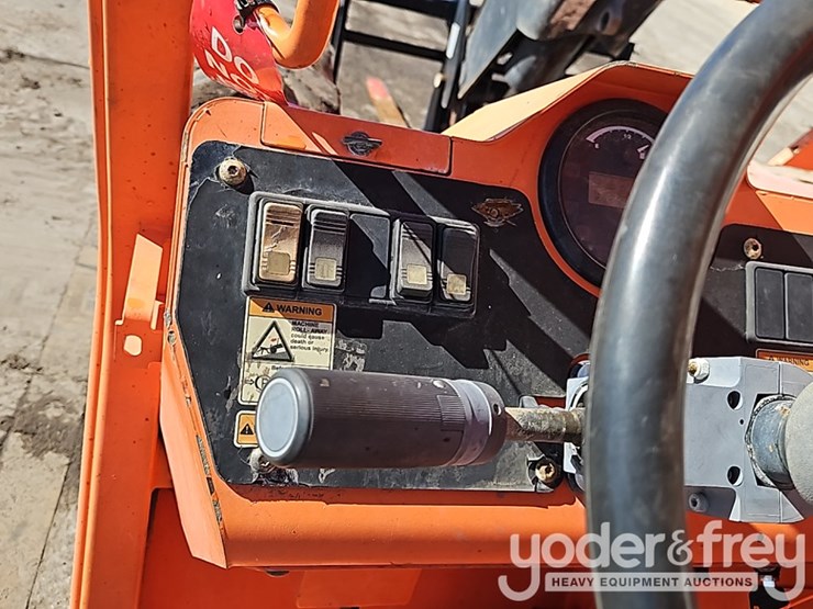 2016-sky-trak-8042-image-25