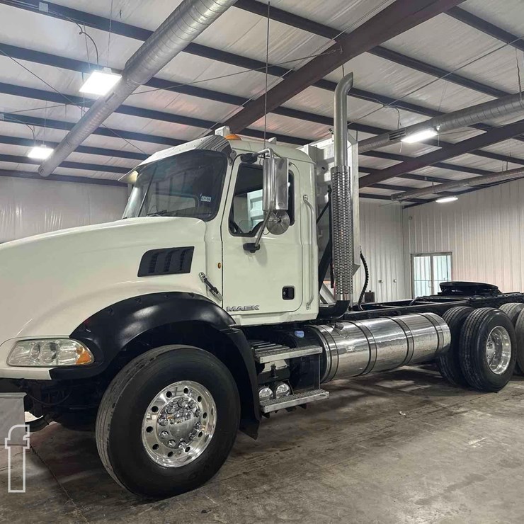 2012 MACK GRANITE GU813
