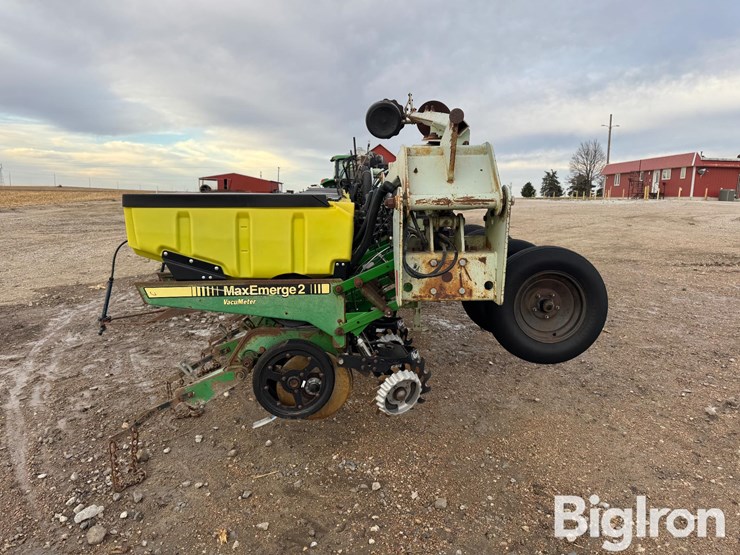 john-deere-16-image-4